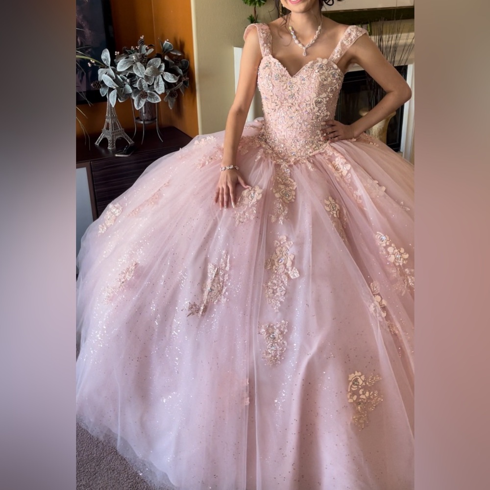 Pink 15 quinceañera dress still in good condition used once